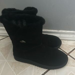 Women’s Koolaburra by UGG Suede  Short Boots size 7 used good condition